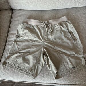 Men’s lululemon license to train shorts